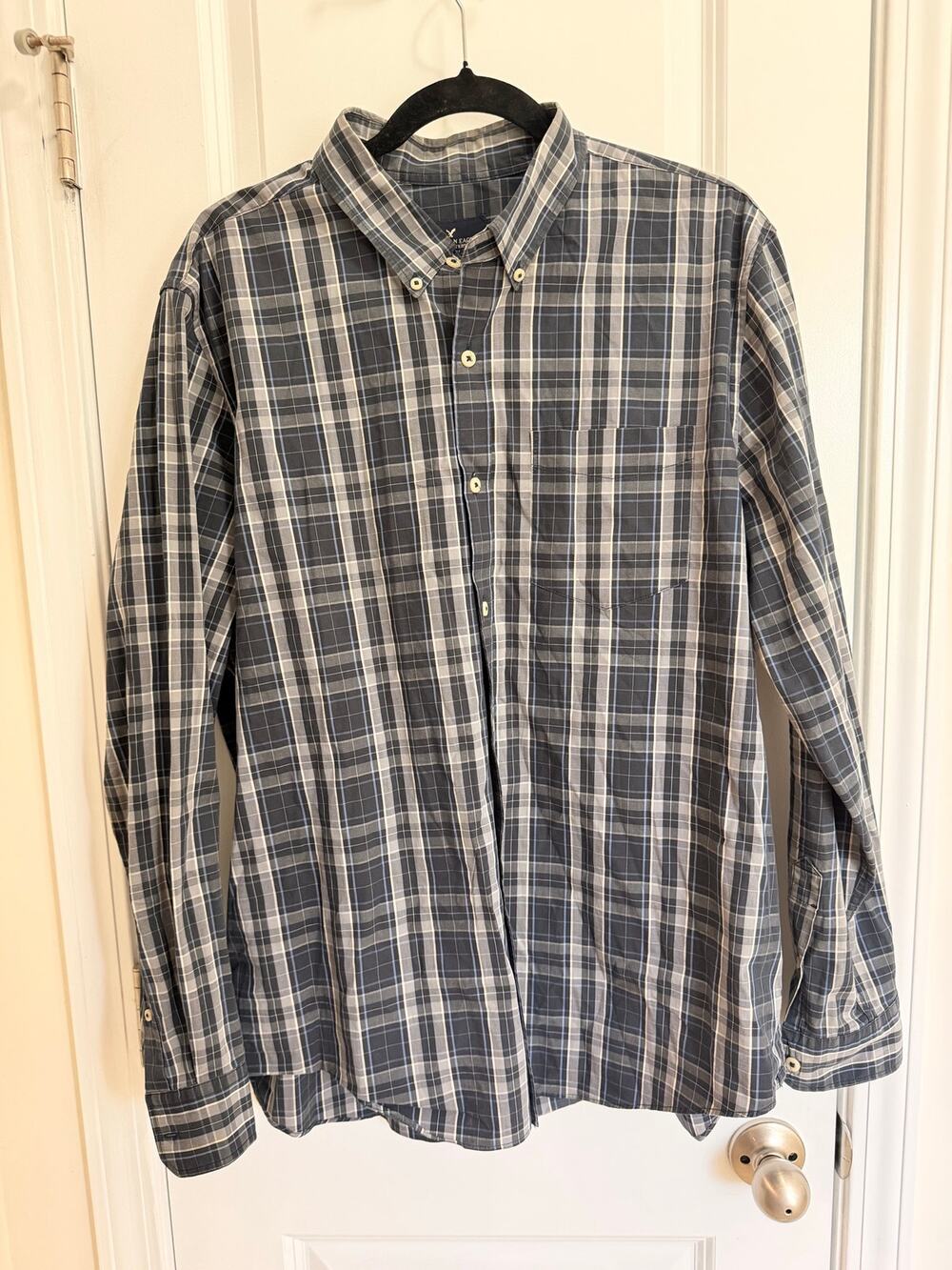 American Eagle Outfitters Men’s XL Classic Fit Blue Gray Plaid Button Down